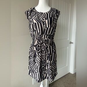 LOFT Cap Sleeve Knee Length Dress. Size MP. Charcoal Tan. Excellent Condition!